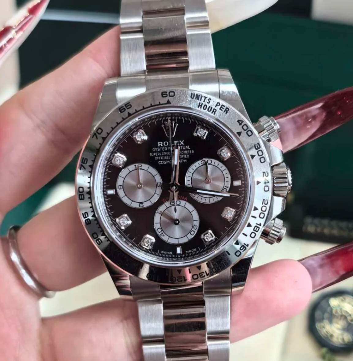 Customer with high end replica in Mong Kok